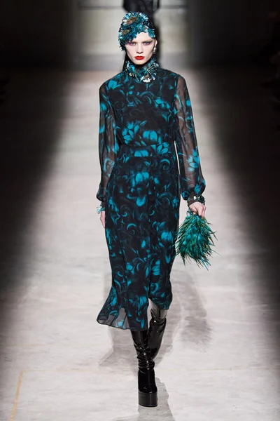 Look 64